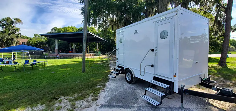 Restroom trailer
